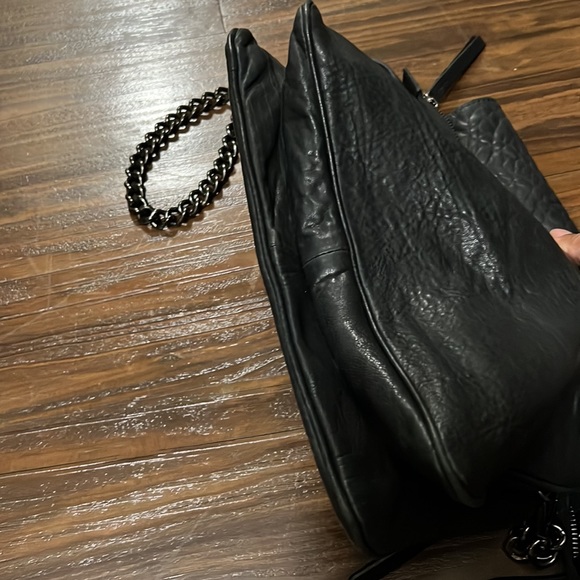 Maxon Collection Black Leather Crossbody With Detachable Strap - Picture 9 of 12